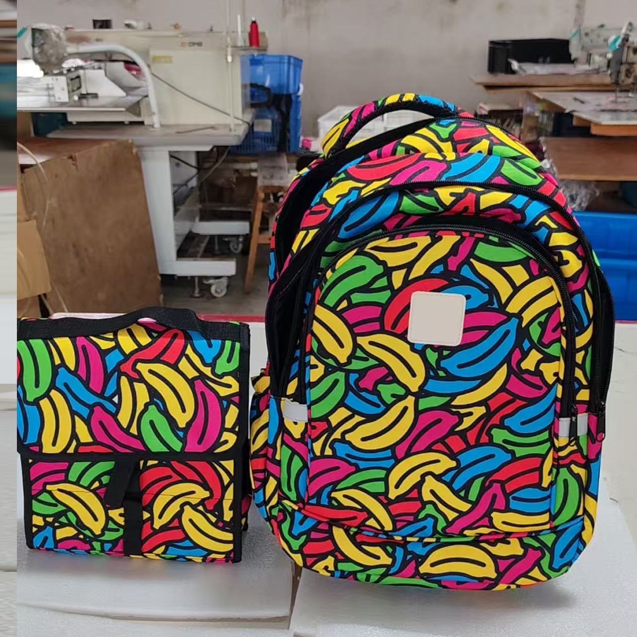 超轻书包小学1-3年级护脊减负书包儿童书包女孩公主双肩包