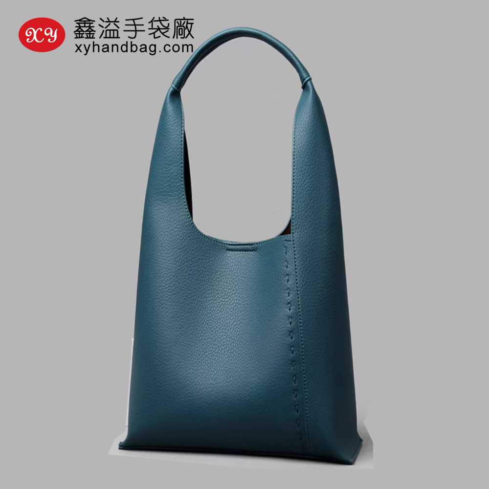 法式真皮多口袋机车腋下包女2025新款时髦百搭复古邮差单肩斜跨包