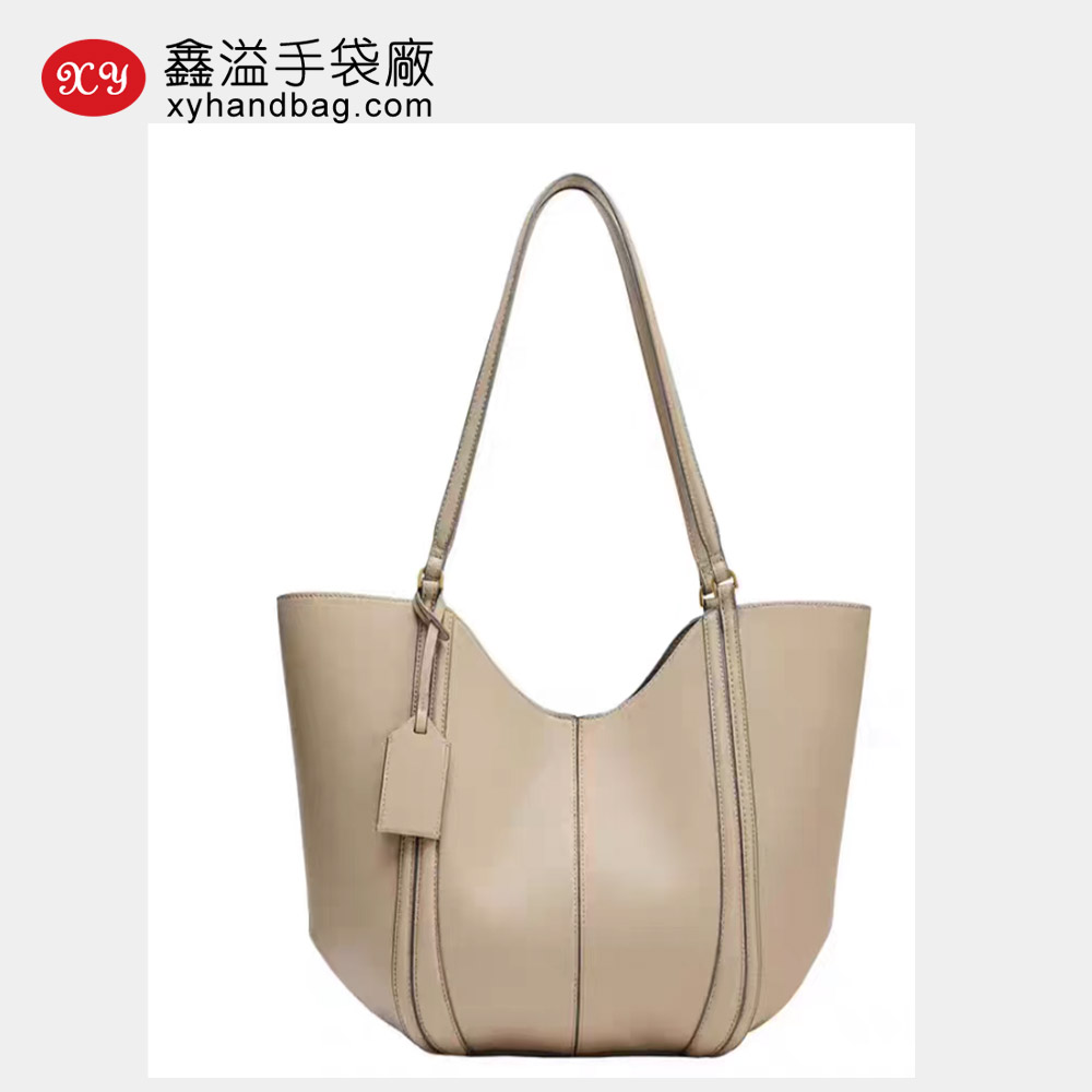 2025时尚百搭高级质感辑线装饰超大容量挎包